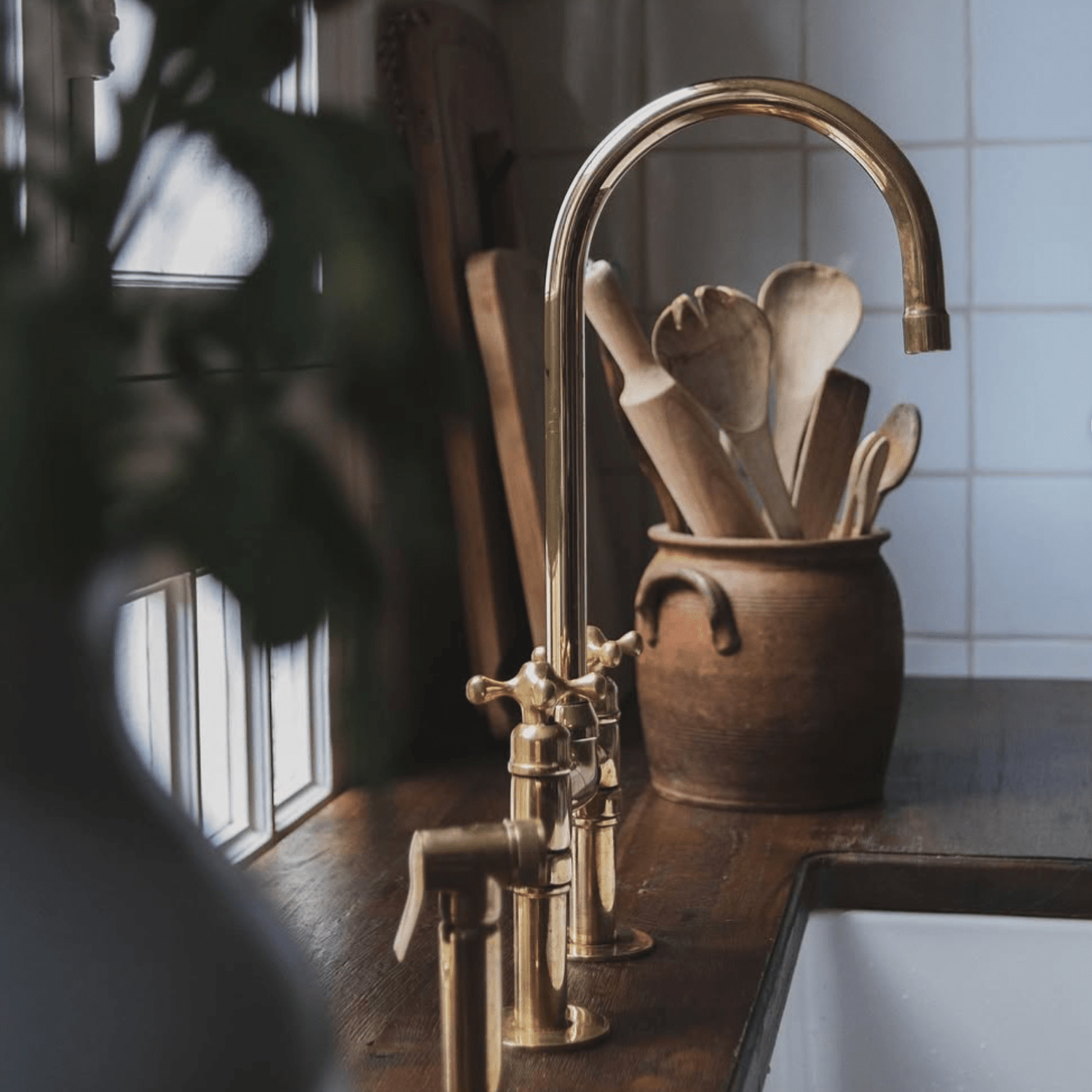 Lacquered vs Unlacquered Brass: The Honest Long-Term Comparison - Insideast