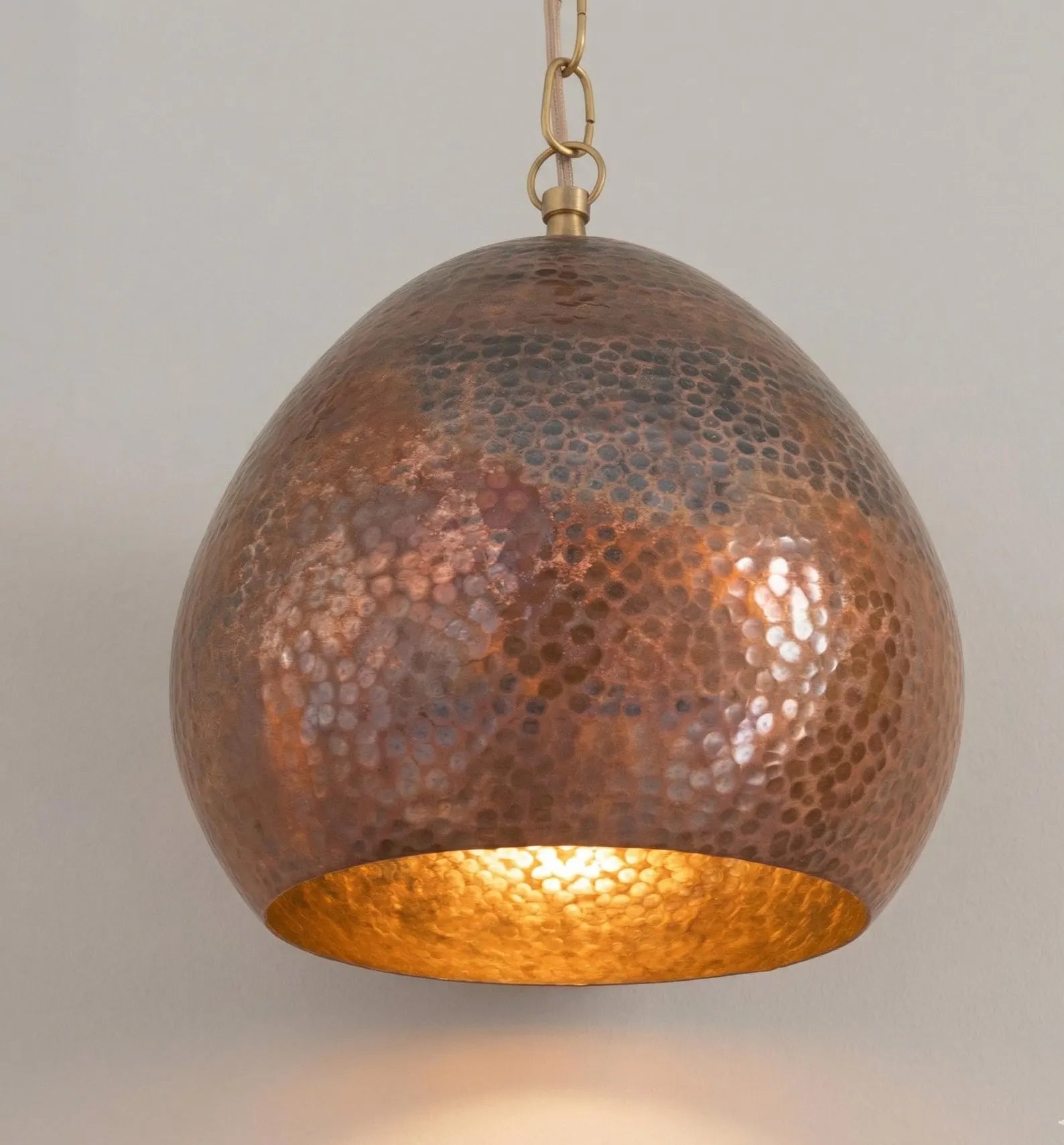 Lámpara Colgante de Cobre Sólido Martillado a Mano con Forma de Lágrima - Accesorio Marroquí de Latón para Islas de Cocina y Comedores