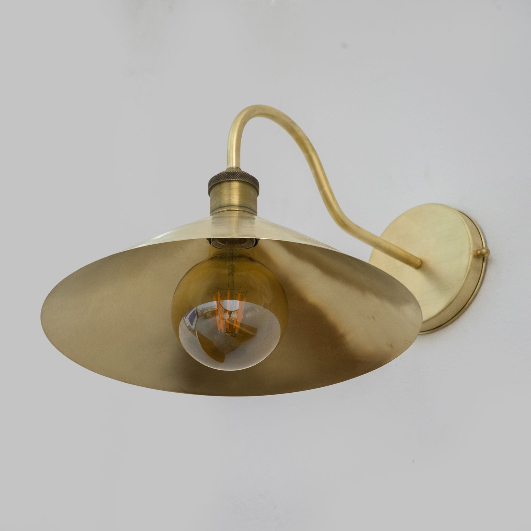 Brushed Brass Hallway Sconce – Close-up of Brushed Texture