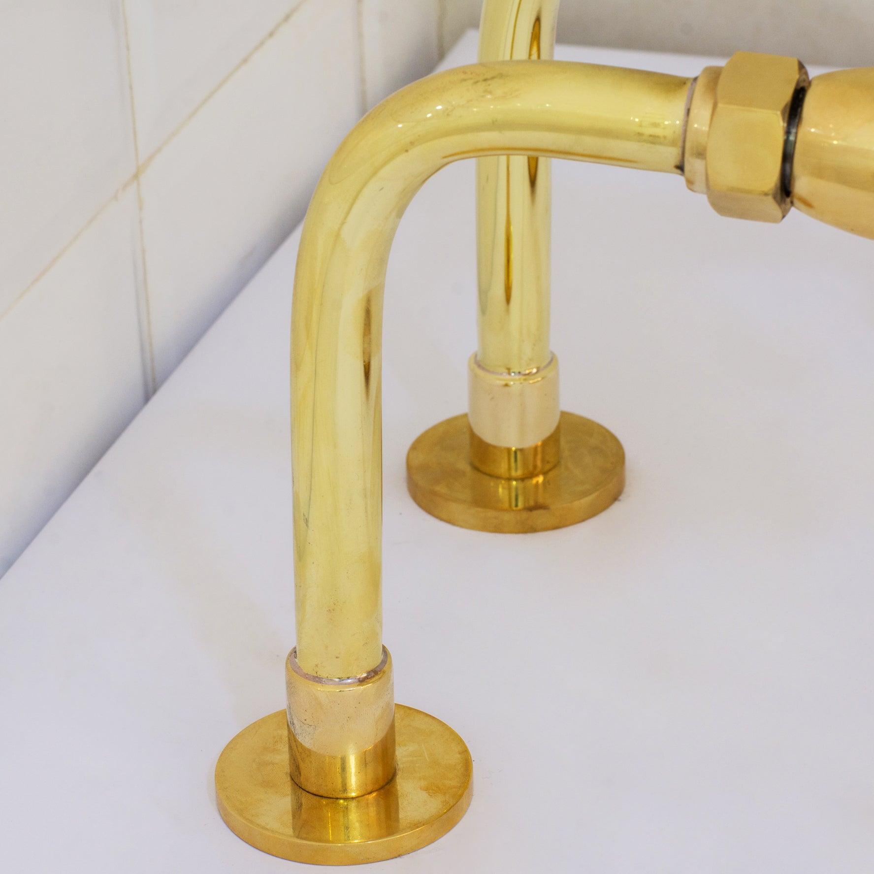 Brass Telephone Tub Filler With Handheld Shower, Deck Mount Tub Filler Handshower, Brass Tub Faucet, 3-Handle Telephone Faucet