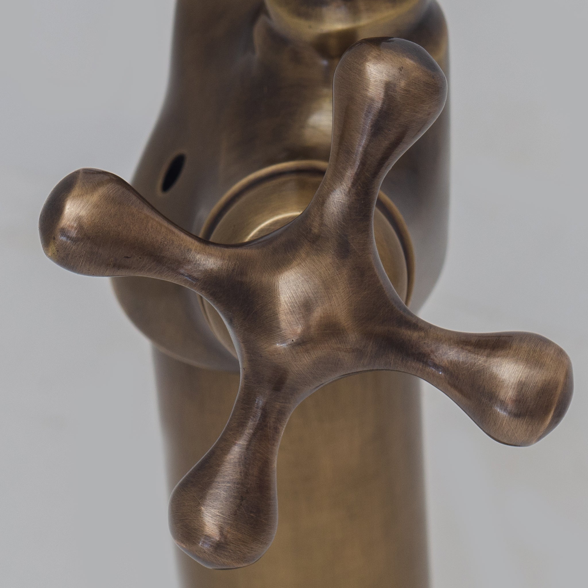 Antique Bronze Single-Hole Bathroom Faucet | Oil Rubbed Finish