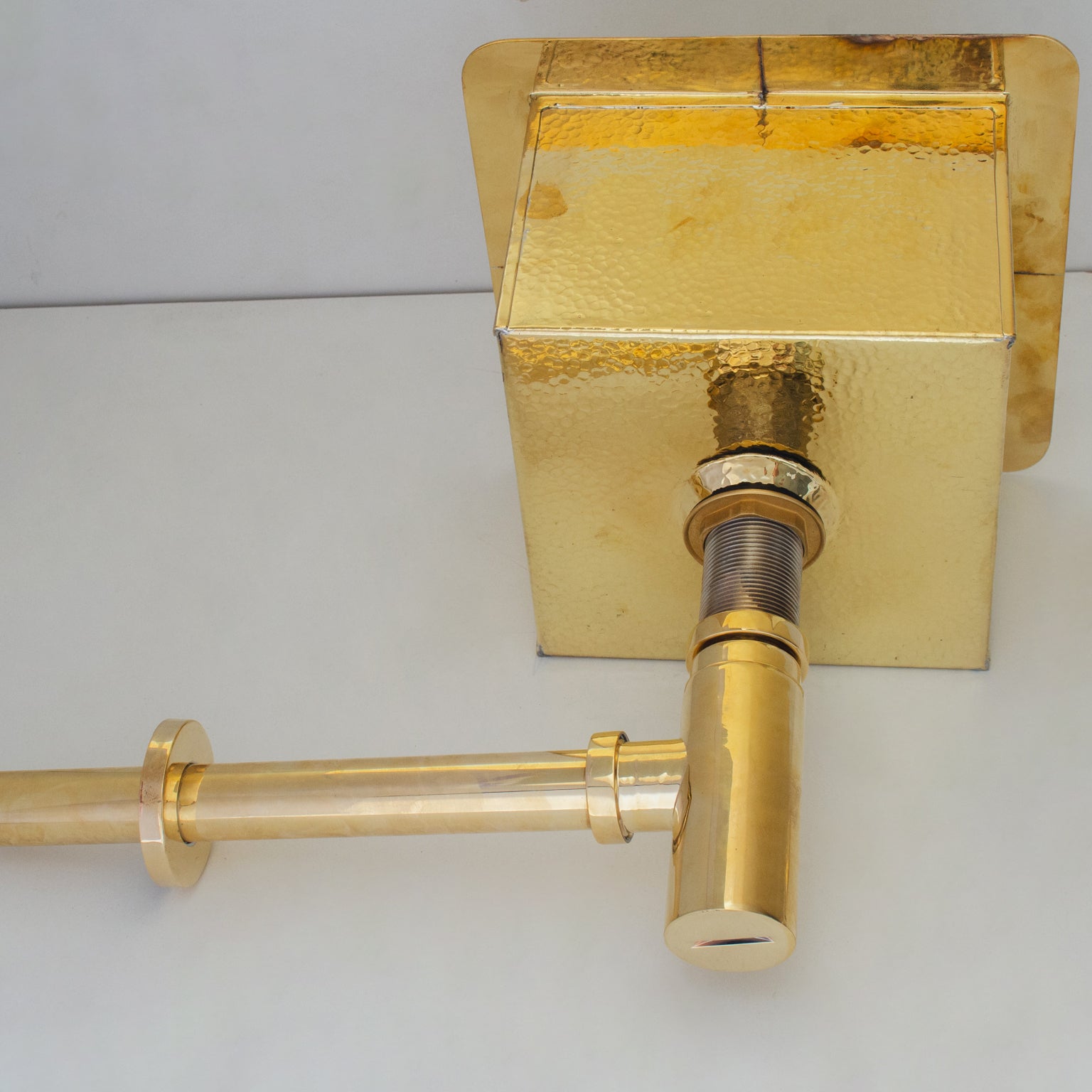 Round Solid Brass Bottle P-Trap & Push-Up Drain