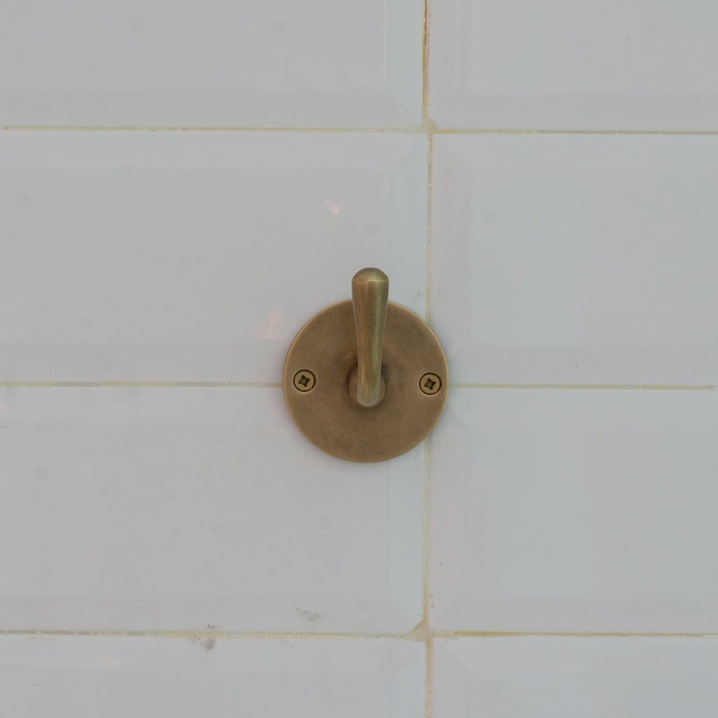 Experience authentic craftsmanship with our Vintage Brass Single Hook. Crafted from heavy-duty solid brass for timeless durability and classic style.