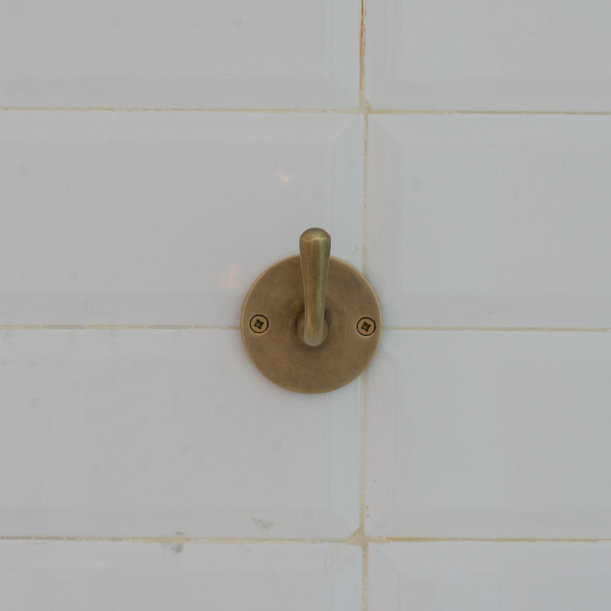 Experience authentic craftsmanship with our Vintage Brass Single Hook. Crafted from heavy-duty solid brass for timeless durability and classic style.