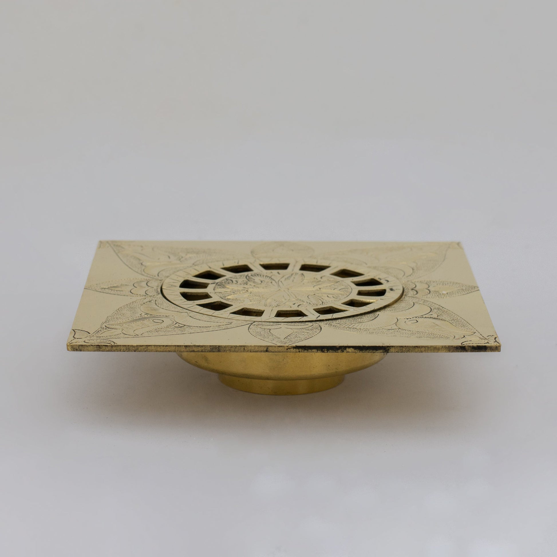 Engraved Traditional Style Brass Floor Drain | Shower floor - Insideast
