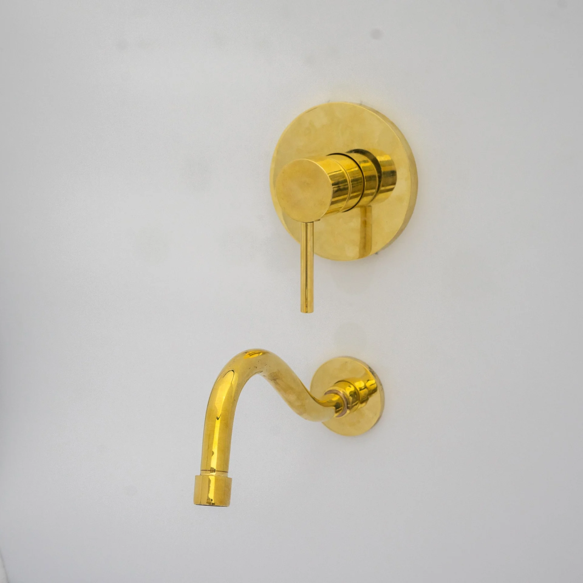 antique brass-tub-filler-wall-mount-tub-faucet