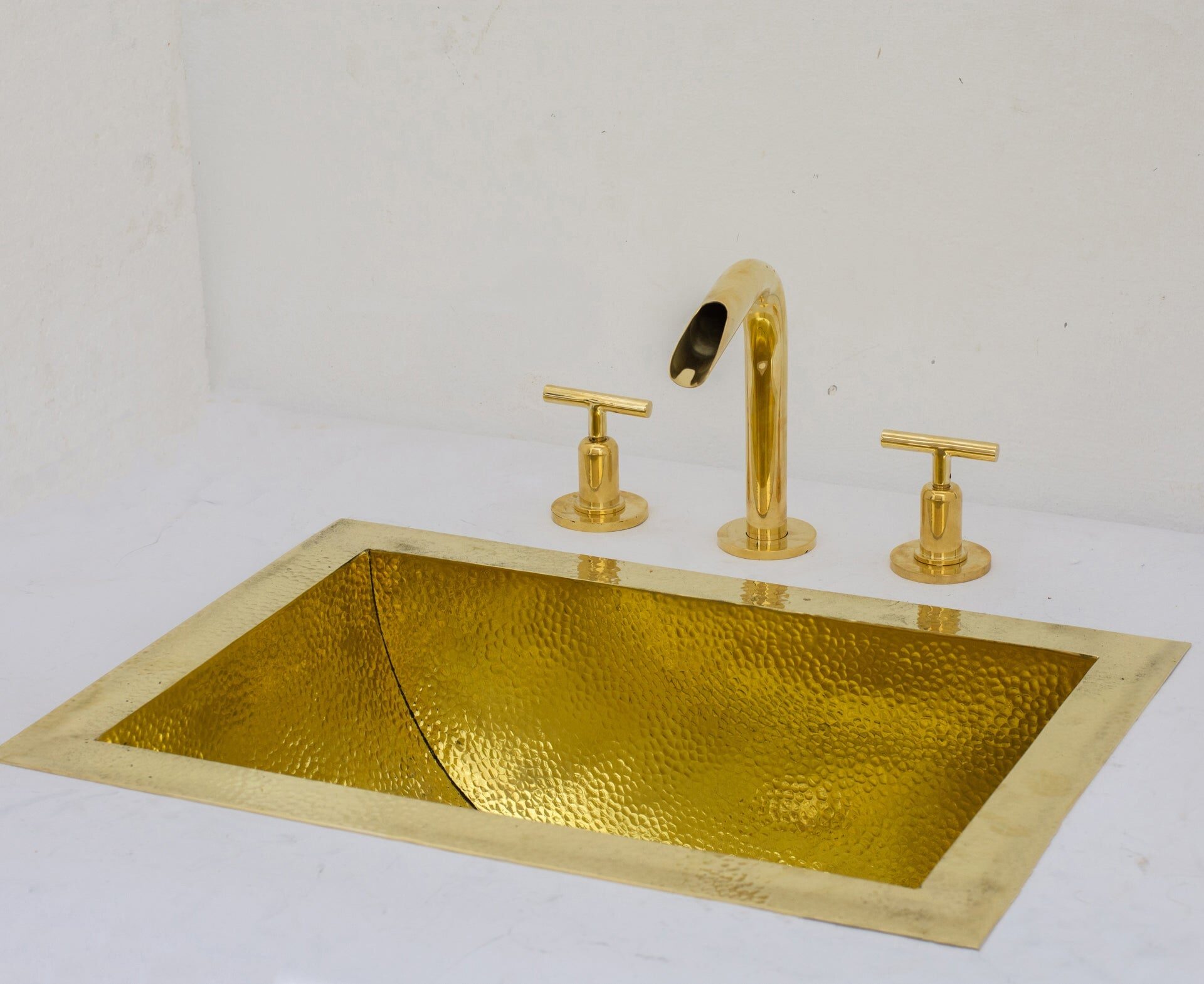 Solid Brass Undermount Bathroom Sink, Hammered Drop-in Vanity Sink With 3-Hole Waterfall Faucet, Undermount Deep Curved Basin